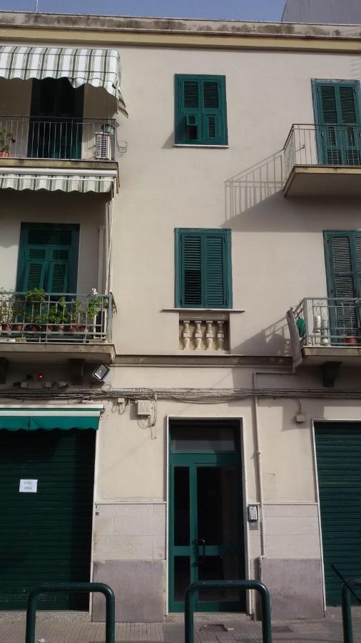 Bari, Puglia. Centrale E Facile Da Raggiungere !! Kültér fotó